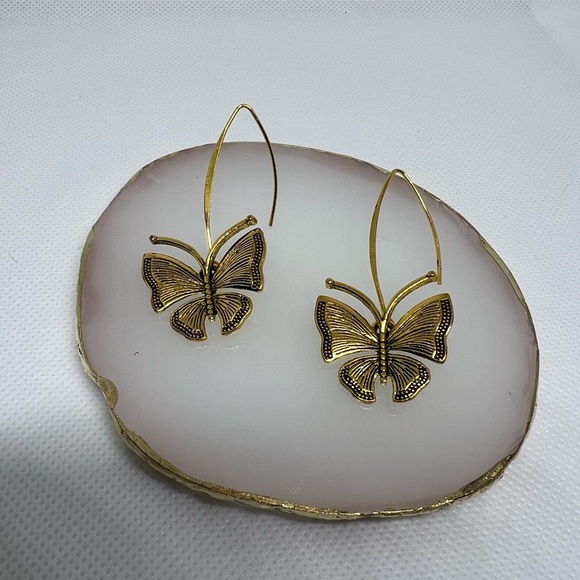 Chic‎ Gold Butterfly Earrings - Picture 2 of 2